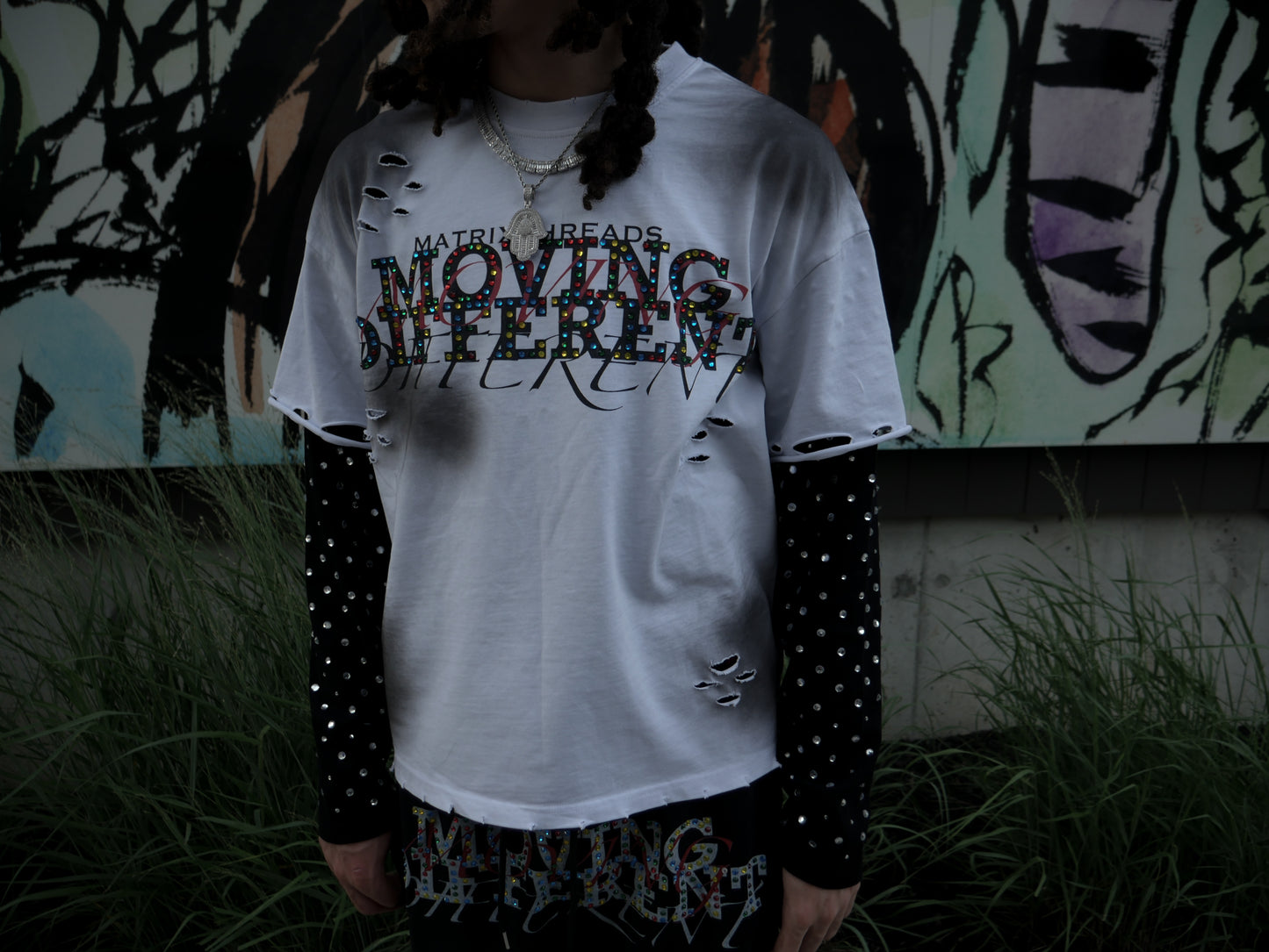 “MOVING DIFFERENT”Double-Layered Long Sleeve (WHT)