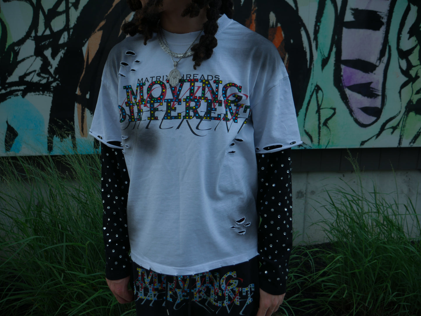 “MOVING DIFFERENT”Double-Layered Long Sleeve (WHT)