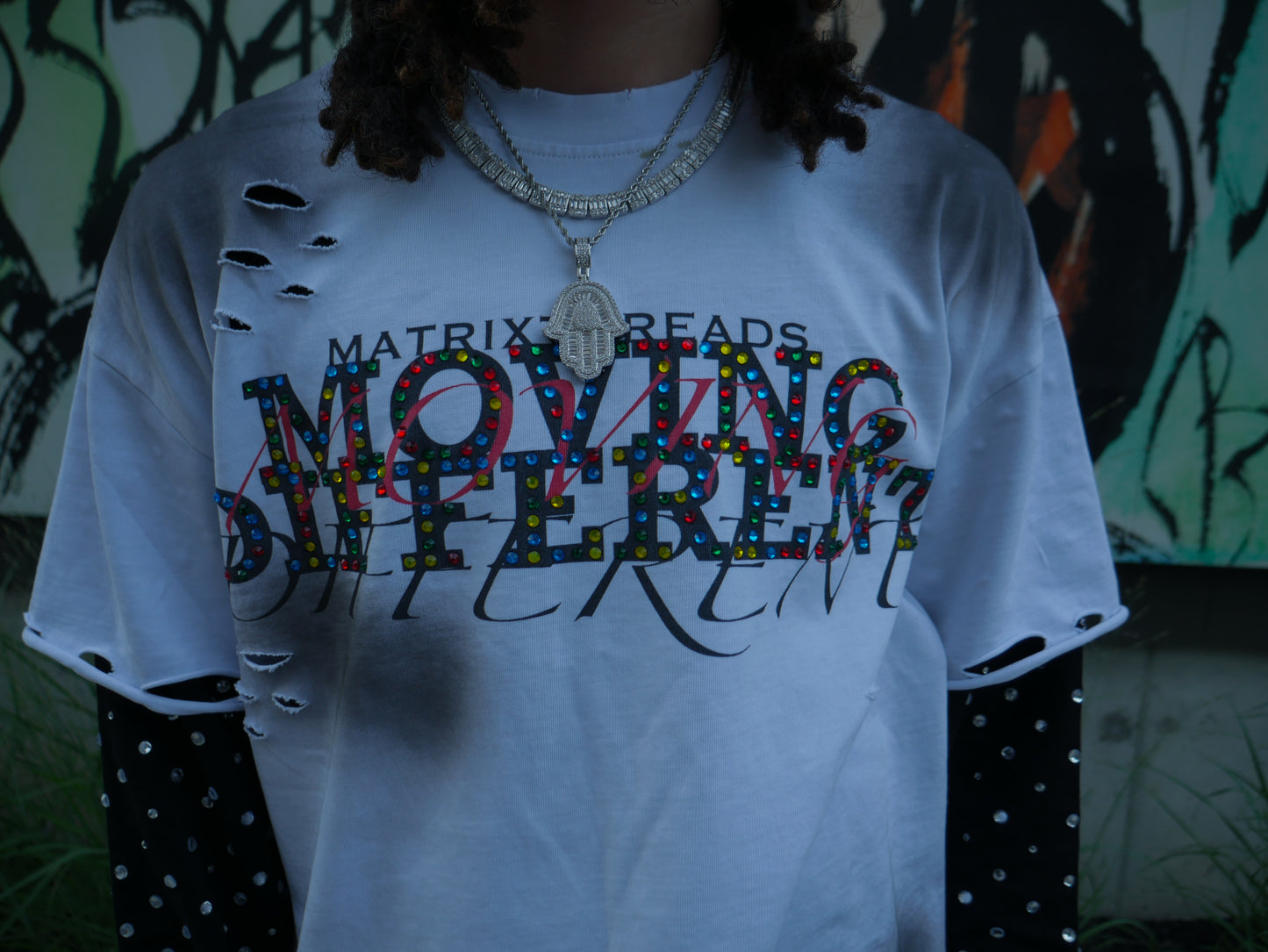 “MOVING DIFFERENT”Double-Layered Long Sleeve (WHT)