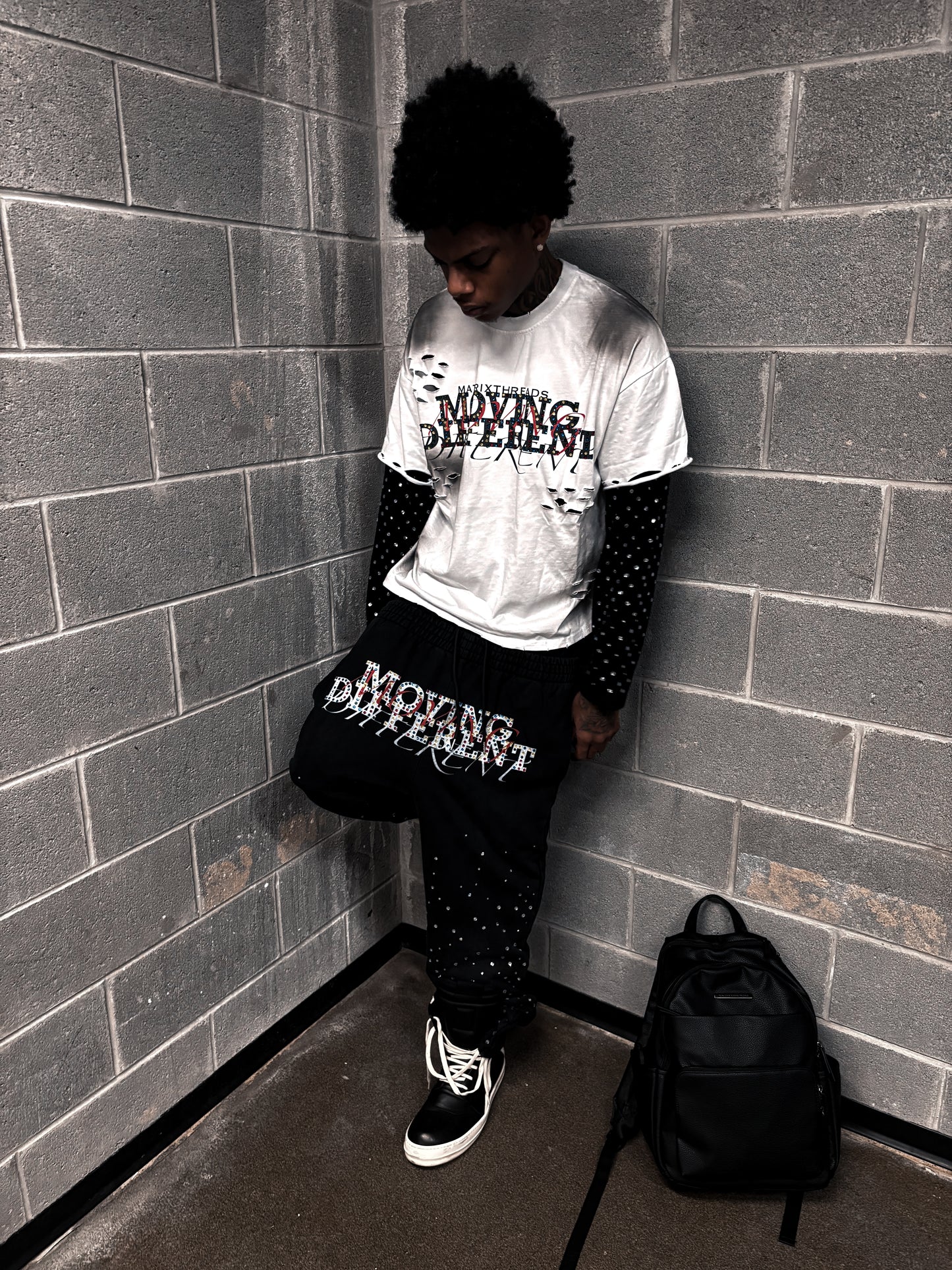 “MOVING DIFFERENT”Double-Layered Long Sleeve (WHT)